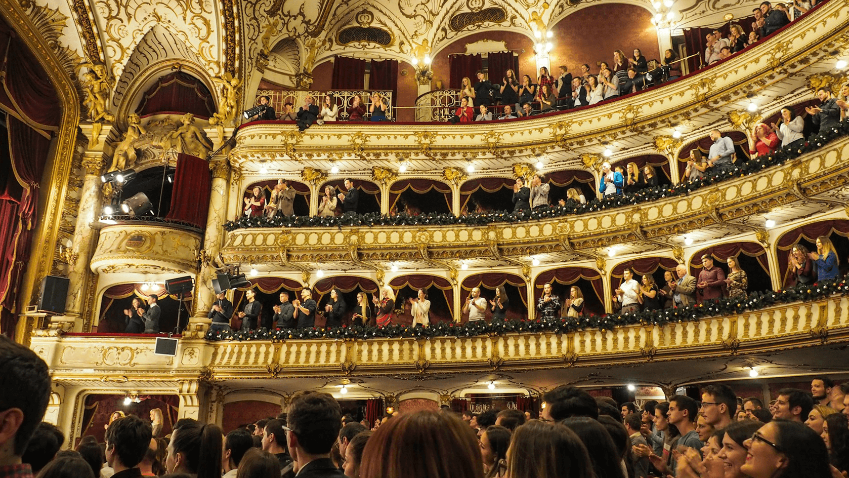 Is the stage set for airline pricing at the theatre?